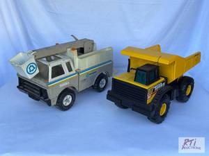lot 55 image: (2) Tonka toy trucks...