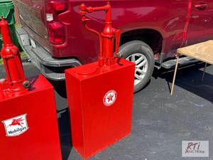 lot 115 image: Fuel tank with hand pump with Texac...