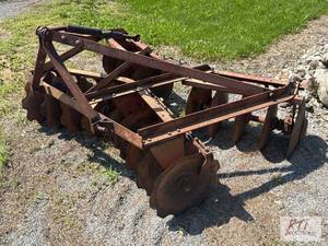 lot 124 image: 6ft Dearborn Lift-E disc harrow...