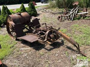 lot 129 image: New Idea 171 transplanter, as is co...