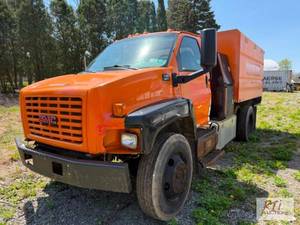 lot 1 image: 2007 GMC C6500 Truck. 22,000GVWR. V...