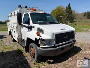 lot 2 image: 2007 Chevrolet C4500 Truck. 17,500G...