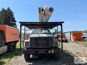lot 5 image: 2002 GMC C7500 Boom Truck. 29,260GV...