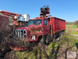 lot 8 image: 1988 International F-2654 Truck. 31...