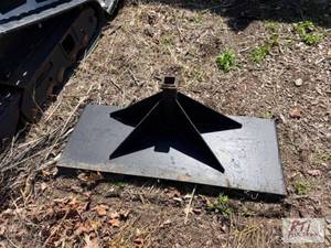 lot 18 image: Quick attach 2IN receiver. The item...
