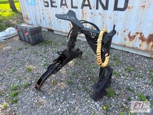 lot 56 image: BRANCH MANAGER Grapple. 50IN wide g...