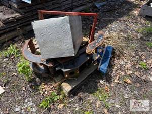 lot 67 image: Pallet with Grapple and toolbox.&nb...