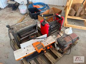 lot 70 image: Pallet of wood working tools. Inclu...