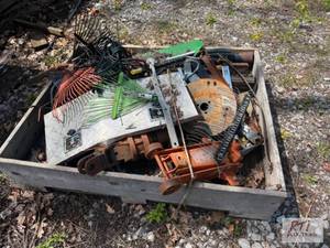 lot 71 image: Pallet with miscellaneous hand tool...