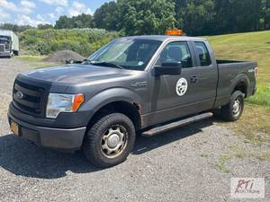 lot 4 image: 2013 Ford F-150 XL SuperCab pickup ...