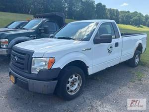 lot 5 image: 2009 Ford F-150 regular cab pickup ...