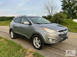 lot 15 image: 2013 Hyundai Tucson GLS. VINKM8JUC...