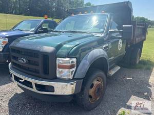 lot 35 image: 2010 Ford F-450 XL Super Duty dump ...