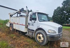 lot 40 image: 2007 Freightliner M2 single-axle se...