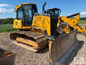 lot 48 image: 2015 John Deere 700K LGP Dozer. Joh...