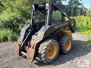 lot 64 image: New Holland LX485 skid steer. Equip...