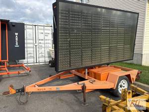 lot 83 image: 2007 Ver-Mac message board. Trailer...