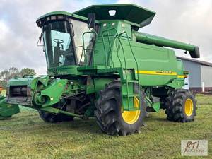 lot 86 image: John Deere 9550 combine. Runs and o...