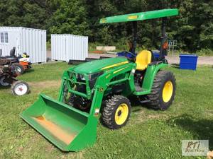 lot 90 image: John Deere 3032E compact diesel uti...