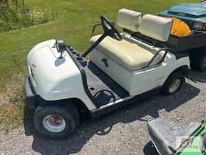 lot 117 image: Gas golf cart, white, condition unk...