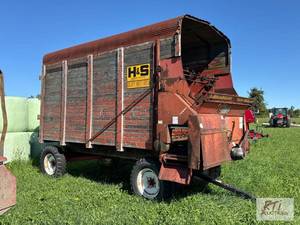 lot 130 image: H&S 500 forage wagon. Needs an apro...