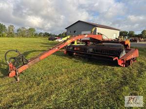 lot 135 image: Case IH 1490 mower conditioner. Uni...