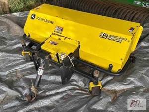 lot 163 image: John Deere 52 Quick-Hitch rotary br...