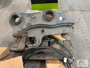 lot 175 image: Wacker Neuson hydraulic quick coupl...