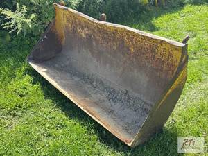 lot 190 image: International 2500 backhoe loader b...