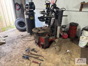 lot 209 image: Snap-on EEWH311C tire changer. 12 a...