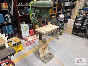 lot 211 image: Delta drill press. Fully operationa...