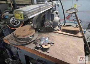 lot 220 image: Delta radial arm saw. Operational c...