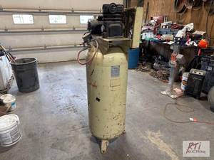 lot 224 image: Ingersoll Rand air compressor. Does...