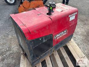 lot 225 image: Lincoln Electric Ranger 225 welder...