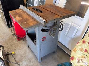 lot 235 image: Delta table saw. Operational condit...
