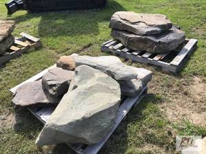 lot 271 image: 2X Pallets of mixed sized landscape...