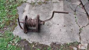 lot 333 image: Cable winch. The item is located in...