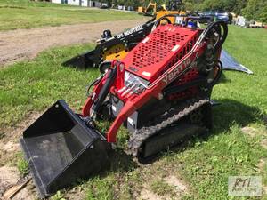 lot 10 image: New AGT YSRT14 mini track skid load...