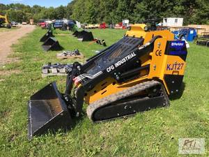 lot 13 image: New CFG KJT27 mini track skid steer...