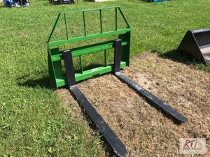 lot 62 image: New 3500lb Kivel 48in pallet forks ...