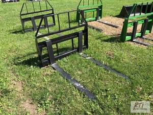 lot 65 image: New Kivel 48in skid steer pallet fo...