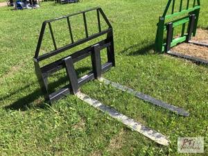lot 66 image: New Kivel 48in skid steer pallet fo...