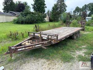 lot 1 image: 2004 PJ 20ft tandem axle deckover t...