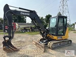 lot 10 image: 2019 John Deere 60G excavator, rubb...