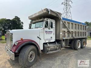 lot 12 image: 2003 Freightliner Classic tandem ax...