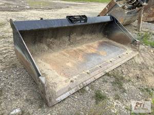 lot 15 image: Kubota 74-inch heavy duty GP bucket...