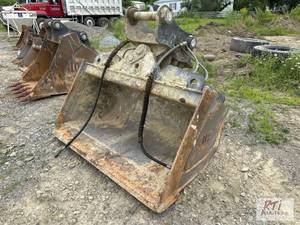 lot 16 image: Werk-Brau 60-inch ditching bucket w...