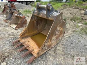 lot 17 image: Werk Brau 36-inch digging bucket, o...