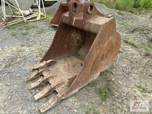 lot 21 image: 30-inch digging bucket...