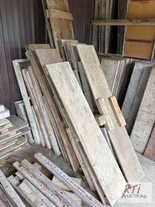 lot 47 image: Misc wooden form of mixed sizes #30...